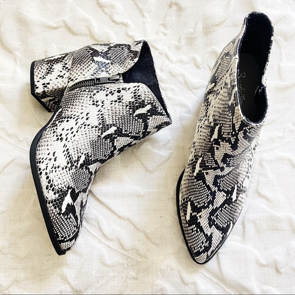 Seychelles Chaparral Ankle Bootie New $150 - Picture 8 of 9